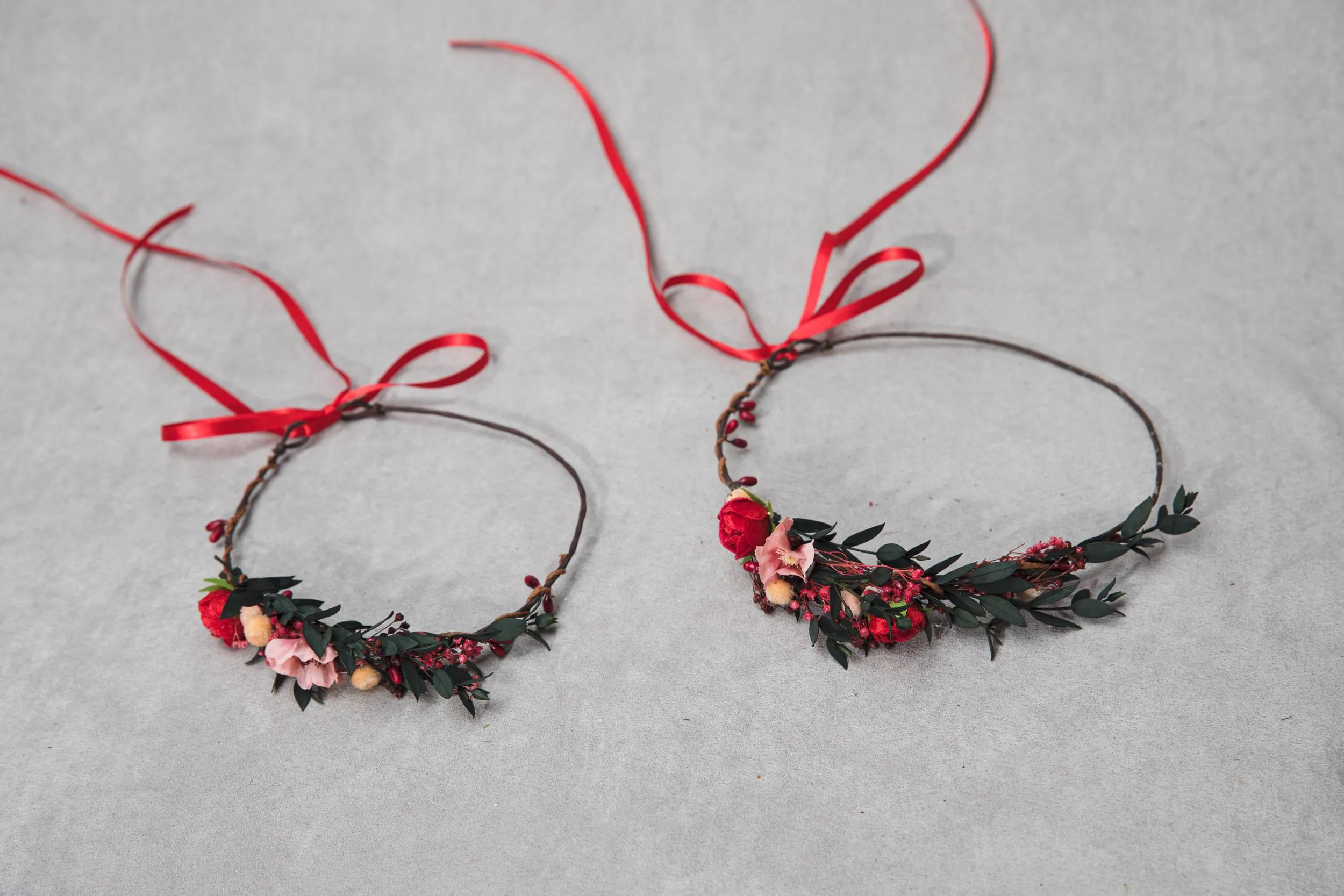 Red and green mummy and me flower crowns Set of matching crowns Family photoshoot Mother and daughter crowns Kids flower wreath Magaela