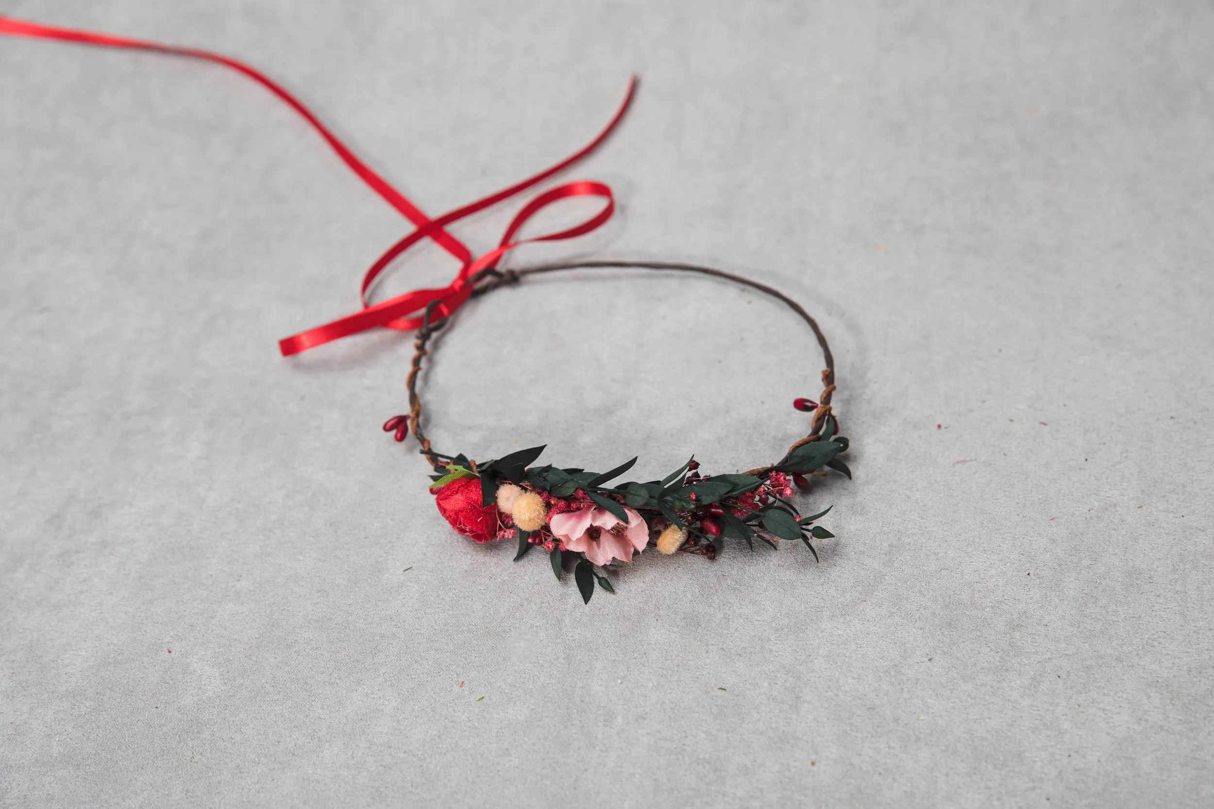 Red and green mummy and me flower crowns Set of matching crowns Family photoshoot Mother and daughter crowns Kids flower wreath Magaela