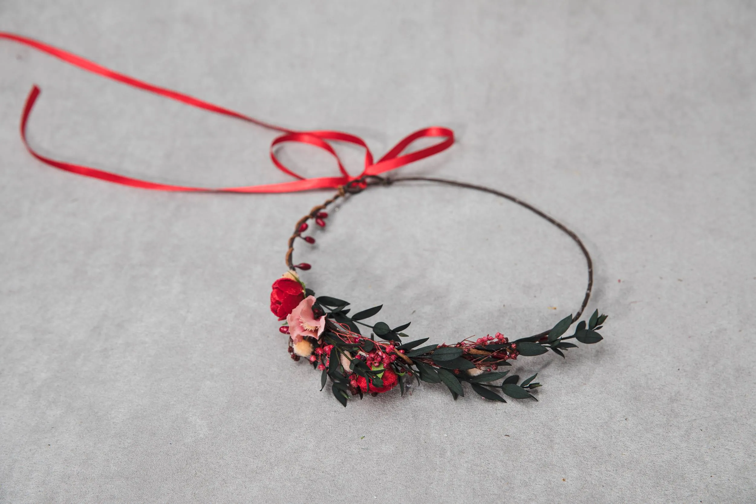 Red and green mummy and me flower crowns Set of matching crowns Family photoshoot Mother and daughter crowns Kids flower wreath Magaela