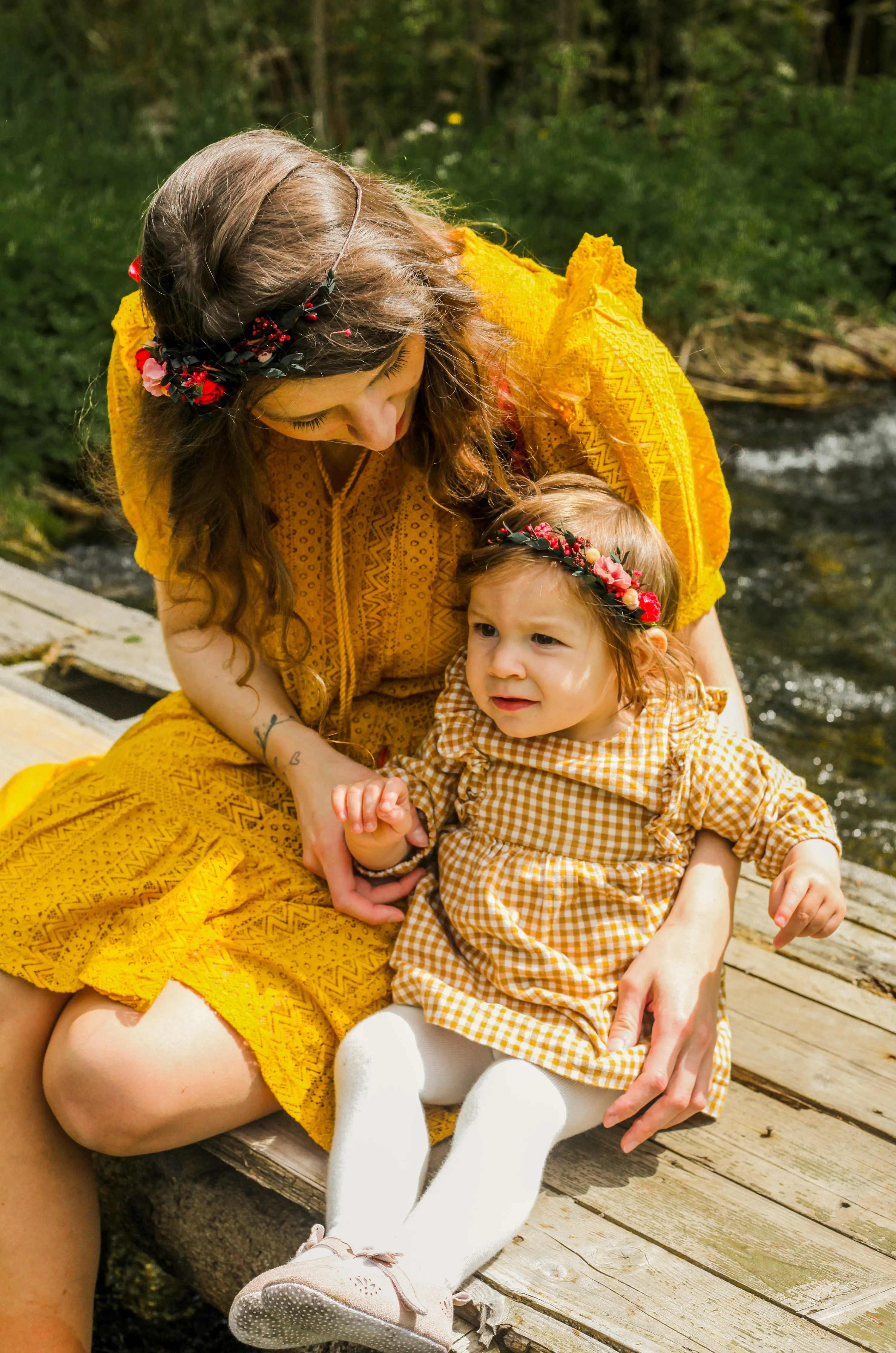 Red and green mummy and me flower crowns Set of matching crowns Family photoshoot Mother and daughter crowns Kids flower wreath Magaela