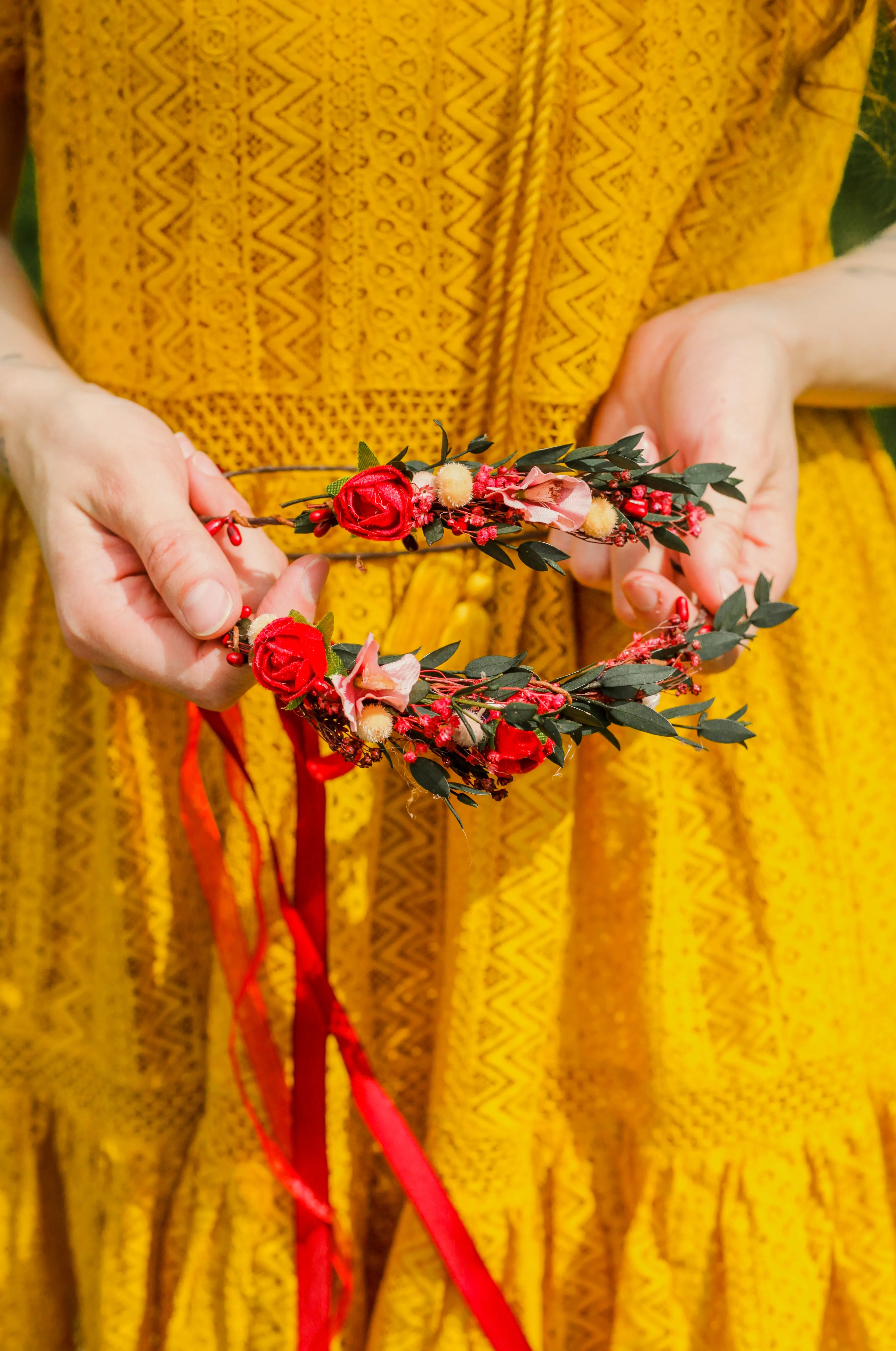 Red and green mummy and me flower crowns Set of matching crowns Family photoshoot Mother and daughter crowns Kids flower wreath Magaela